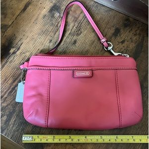 Coach wristlet coral/pink